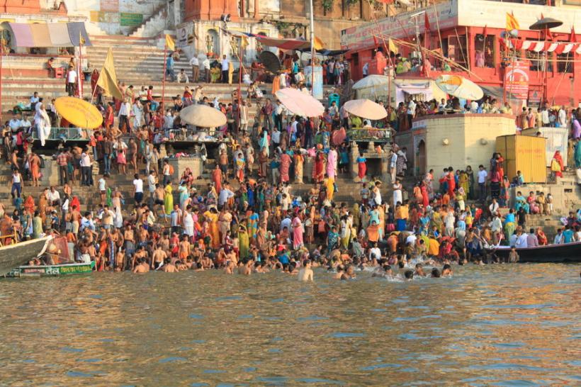 SELFIE MORTAL pe malul Gangelui. 7 tineri au murit înecați