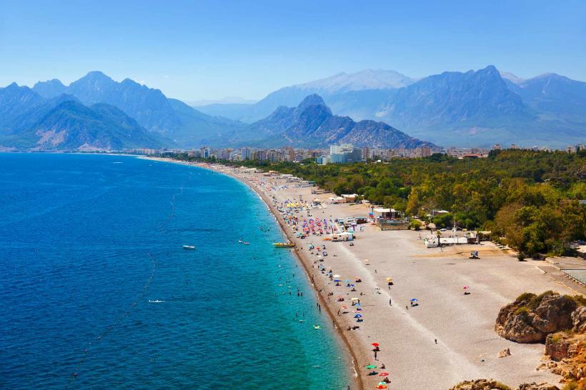 Turcia trece prin criza turismului- Plaje goale, strazi pustii în Antalya