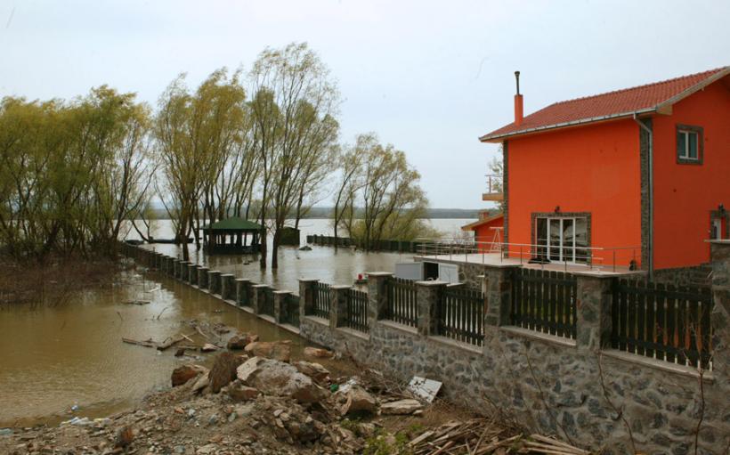 Cod Portocaliu de inundaţii pe râuri din judeţul Suceava, luni după-amiază 