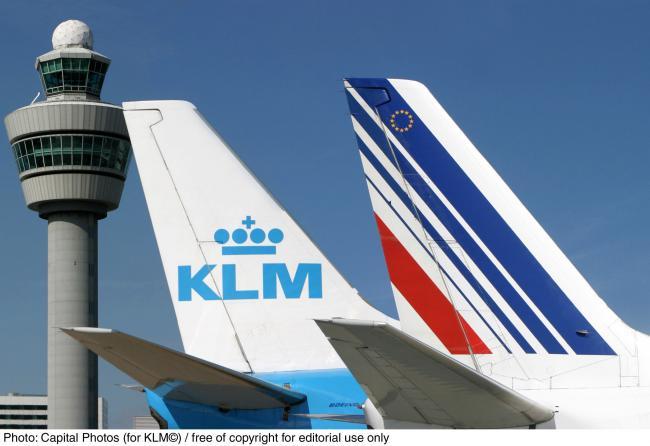 Franţa, paralizată de greva controlorilor de trafic aerian. Sunt afectate mai multe companii europene