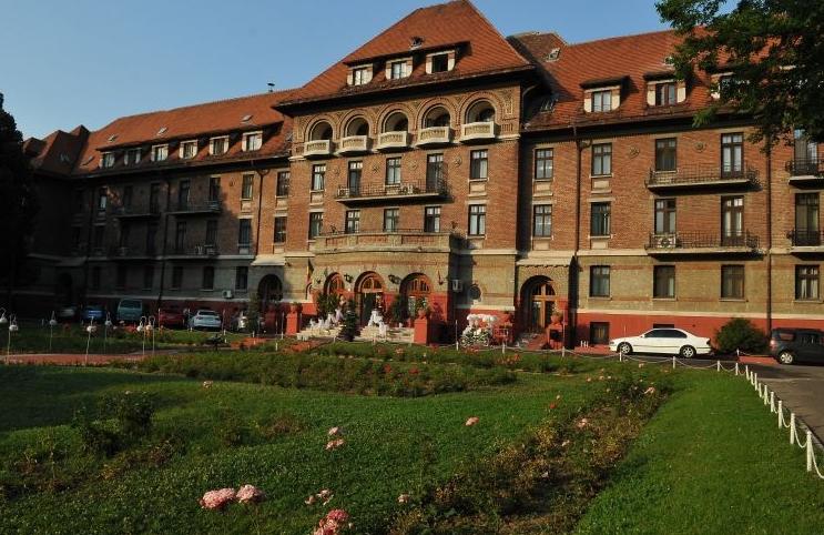 Hotelul Triumf din Capitală ar putea fi trecut în proprietatea publică a statului şi atribuit unei instituţii 