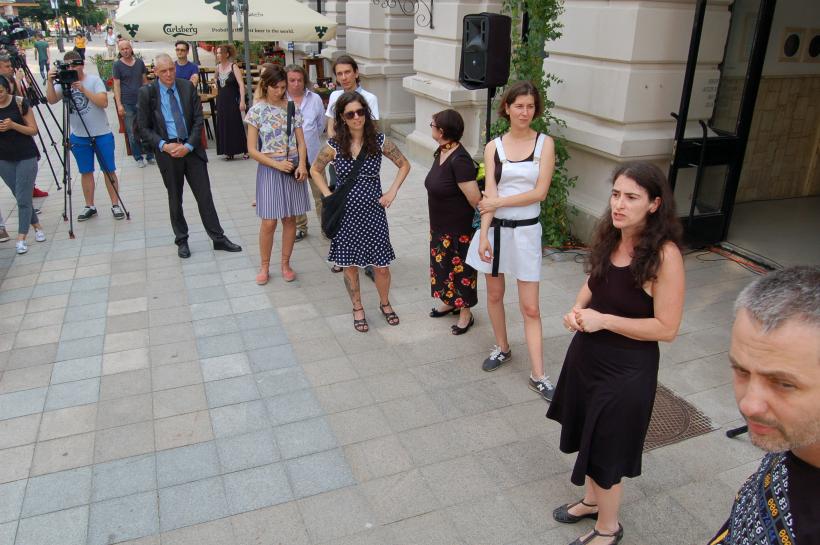 Curator Olga Stefan, despre comemorarea prin arta a 75 de ani de la pogromul de la Iasi: “Am vrut sa prezentam ce s-a intamplat si in alt fel decat prin expozitii pur istorice”! GALERIE FOTO 18541581