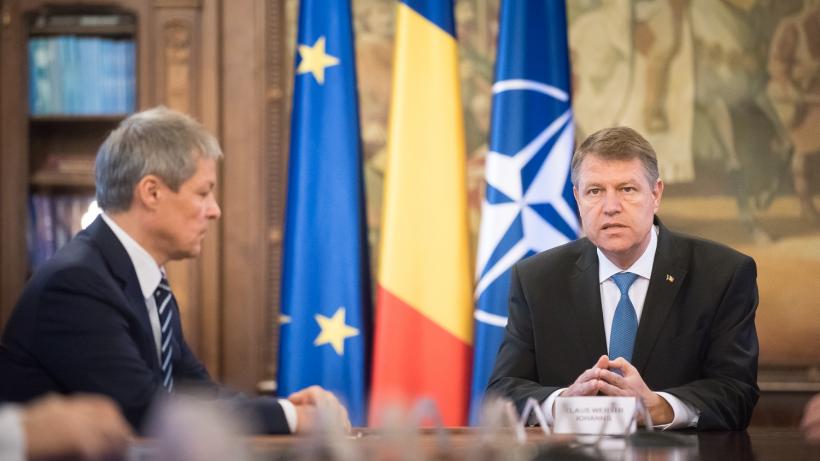 Iohannis îi cheamă luni la Cotroceni pe Cioloş, Isărescu şi liderii partidelor pentru a doua rundă de consultări pe Brexit 