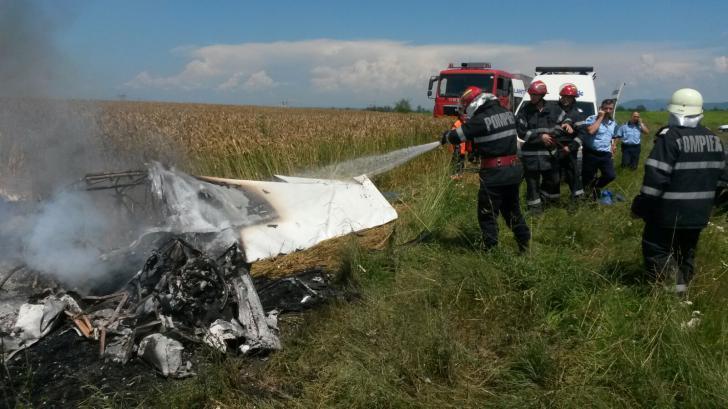 Un avion de mici dimensiuni s-a prăbușit lângă Brașov. O persoană a murit