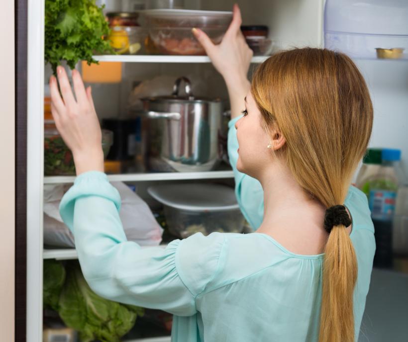 Cum scăpăm de mirosurile neplăcute din frigider