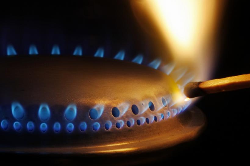 ANRE îngheaţă preţul gazelor pentru consumatorii casnici