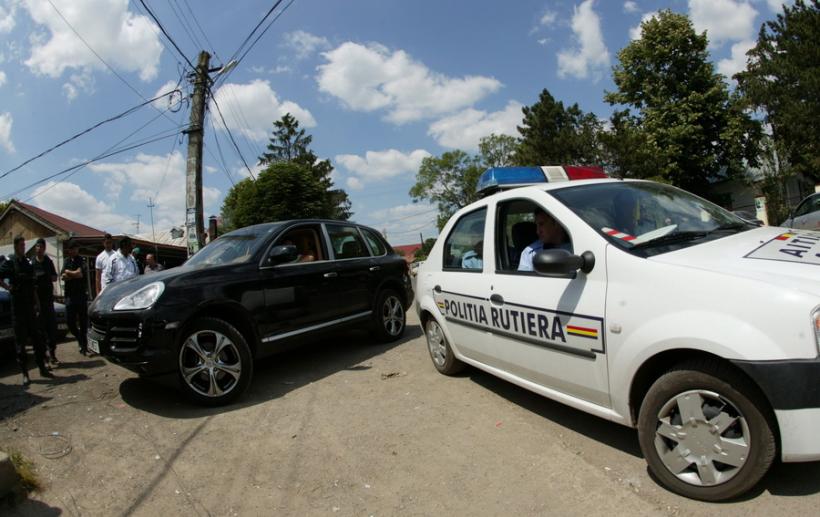 Timiş - Poliţist, târât de un BMW condus de un şofer fără permis şi mort de beat