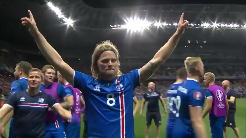 EURO 2016: Jucătorii islandezi, sărbătoriţi ca nişte eroi la revenirea la Reykjavik 