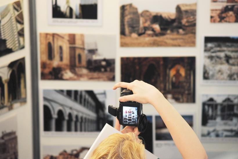 GALERIE FOTO - Imposibila uitare - expoziţie ce ilustrează 'Epoca de Aur', de marţi, la Palatul Primăverii 