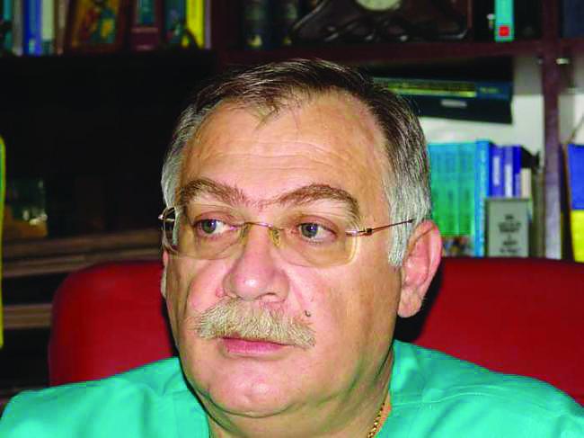 Profesor doctor Alexandru Bucur: Oamenii trebuie să-şi observe singuri starea cavităţii bucale, cancerul zonei e agresiv
