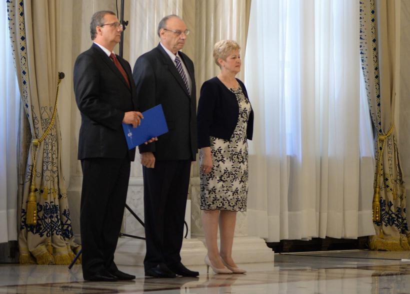 Cei 3 noi judecători ai CCR au depus jurământul de învestitură  18542950