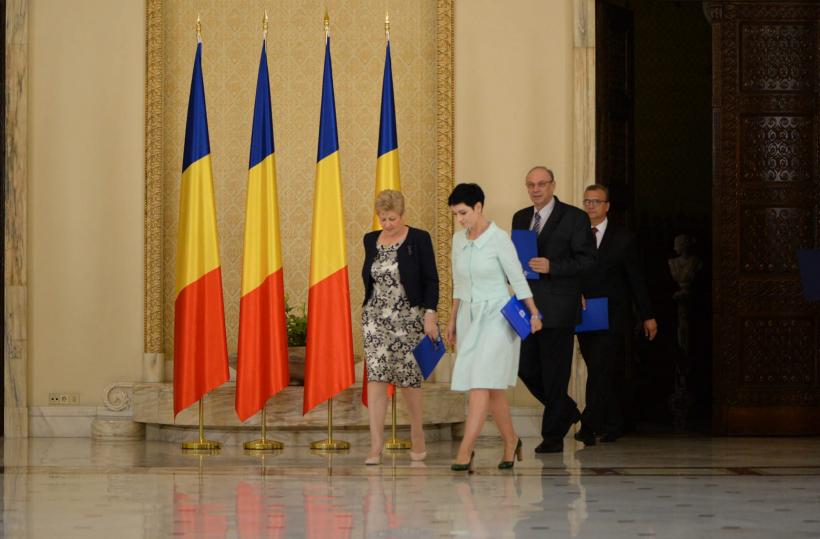 Cei 3 noi judecători ai CCR au depus jurământul de învestitură  18542957