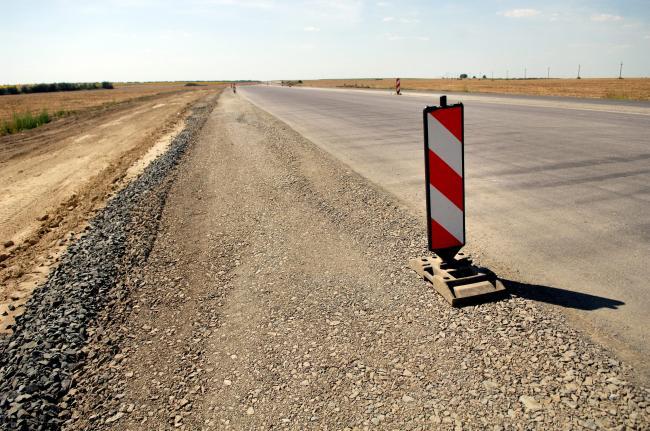 CNADNR: Programul de întreţinere şi reparaţii pe drumurile naţionale este în plină desfăşurare şi va dura până în septembrie 