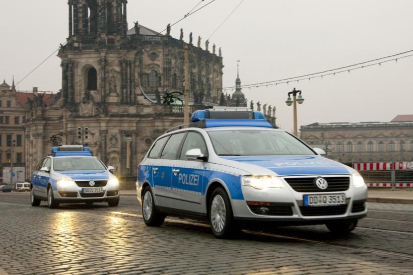 Germania: Doi poliţişti, confundaţi de participantele la o petrecere cu nişte stripperi 