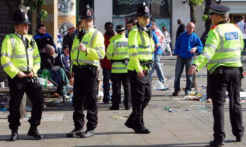 Atac armat în Marea Britanie: 3 persoane, inclusiv presupusul atacator, au murit