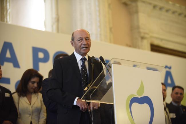 Băsescu, la Tabăra de vară a tineretului PMP: Politica e ca matematica, se numără, e în voturi 
