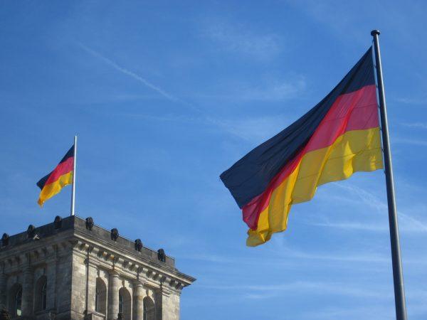 Atac la Munchen: Vicecancelarul şi ministrul de interne cer ca legile germane privind vânzările de arme să fie atent analizate
