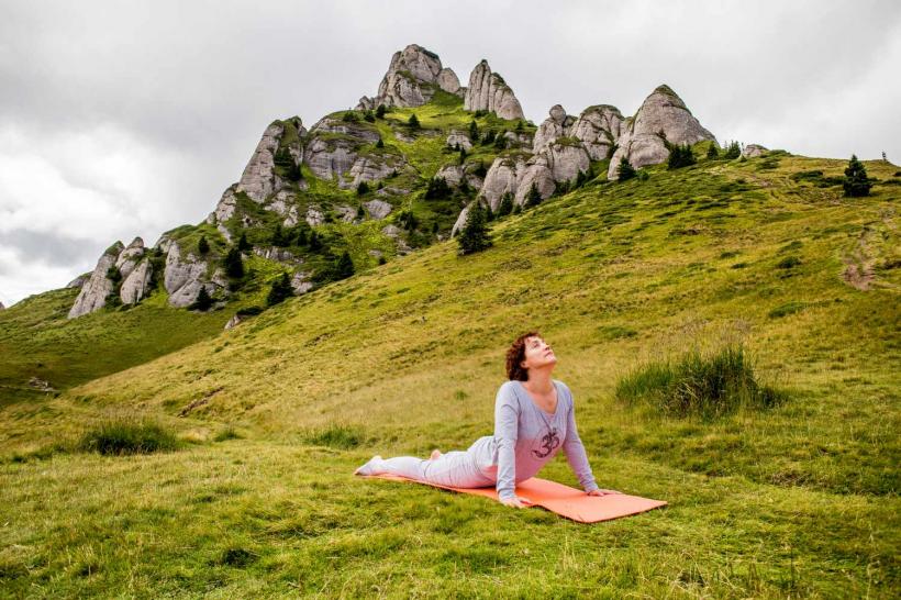 6 poziţii de yoga care ne ajută să slăbim 18544120