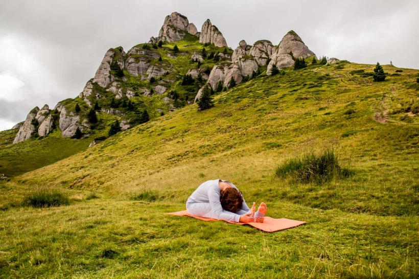 6 poziţii de yoga care ne ajută să slăbim 18544121