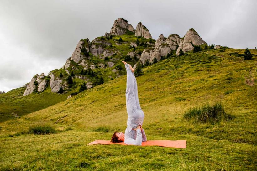 6 poziţii de yoga care ne ajută să slăbim 18544123