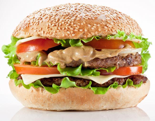 Ce să mănânci la fast food-uri celebre fără să te îngrași. Vezi 5 exemple