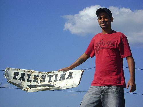 Palestinienii vor să dea în judecată Marea Britanie pentru Declaraţia Balfour de acum un secol 