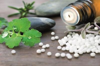 Tratamente naturiste. Homeopatia – cum acţionează şi ce afecţiuni tratează
