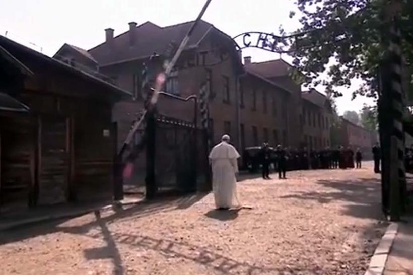 Papa Francisc a vizitat în tăcere lagărul nazist de la Auschwitz 