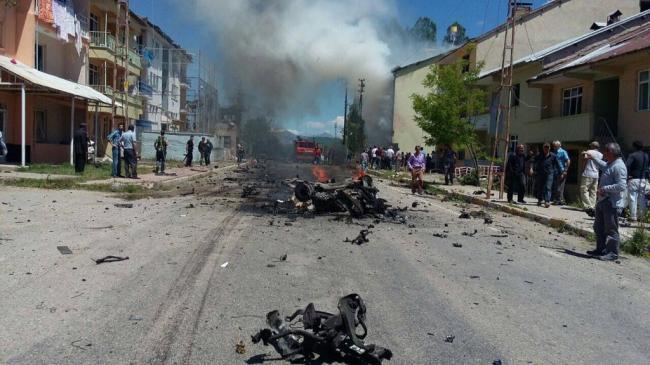 Atac cu maşină-capcană în sud-estul Turciei: Cinci poliţişti au fost ucişi 