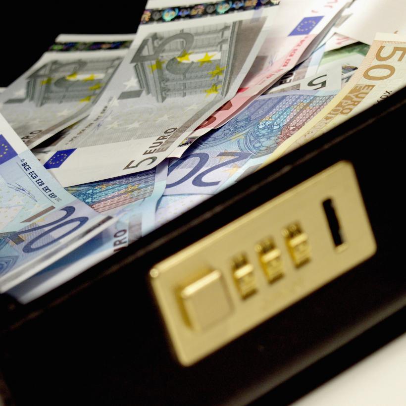 Cum circulă genţile cu bani gheaţă în politica românească 18544830