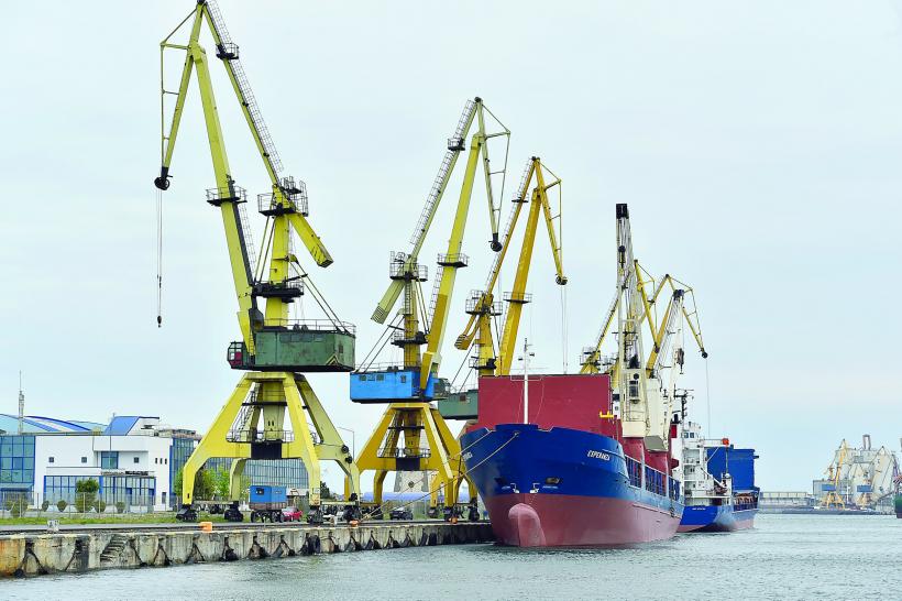 O grevă pe termen nelimitat dă peste cap activitatea din portul Constanța