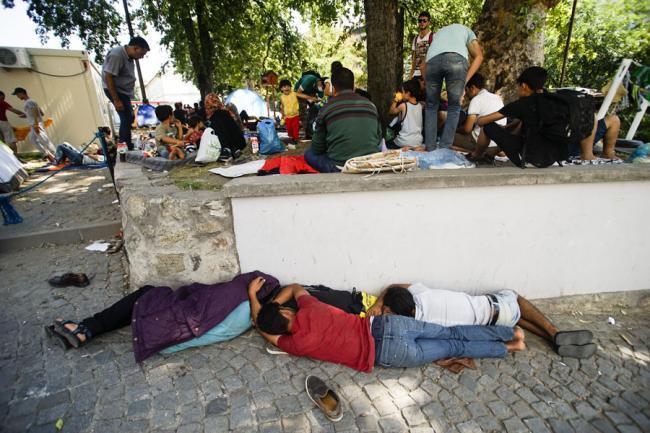 Numărul refugiaţilor şi migranţilor identificaţi aflaţi în prezent în Grecia este de 57.000 