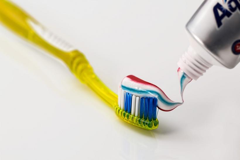 Uită de ața dentară! 4 alternative care îți păstrează dinții sănătoși