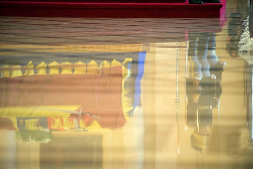 GALERIE FOTO - Peste o mie de persoane au trecut până la prânz prin faţa catafalcului Reginei Ana  18545844