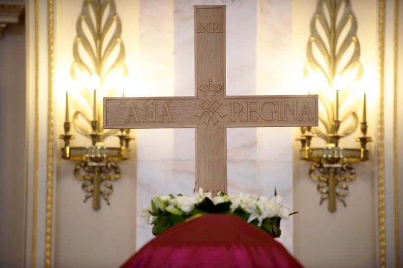 Iubitorii monarhiei şi-au luat rămas bun de la Regină 18545921