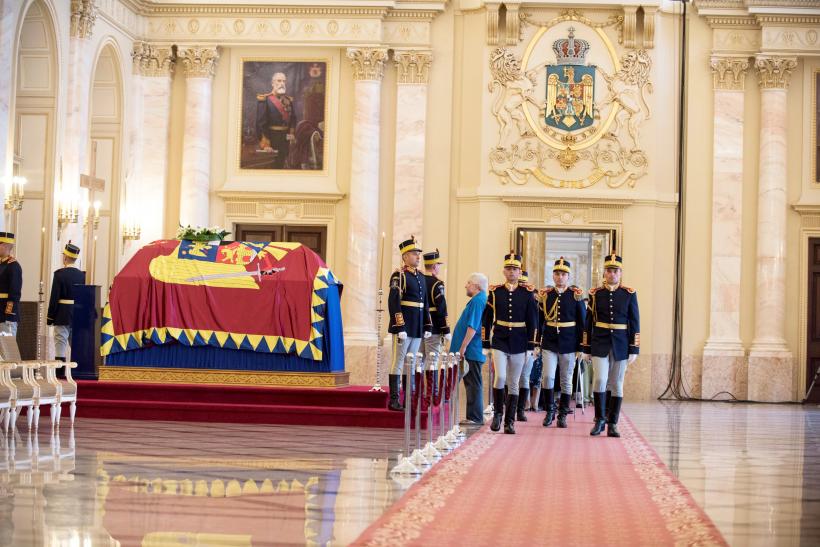 Iubitorii monarhiei şi-au luat rămas bun de la Regină 18545926