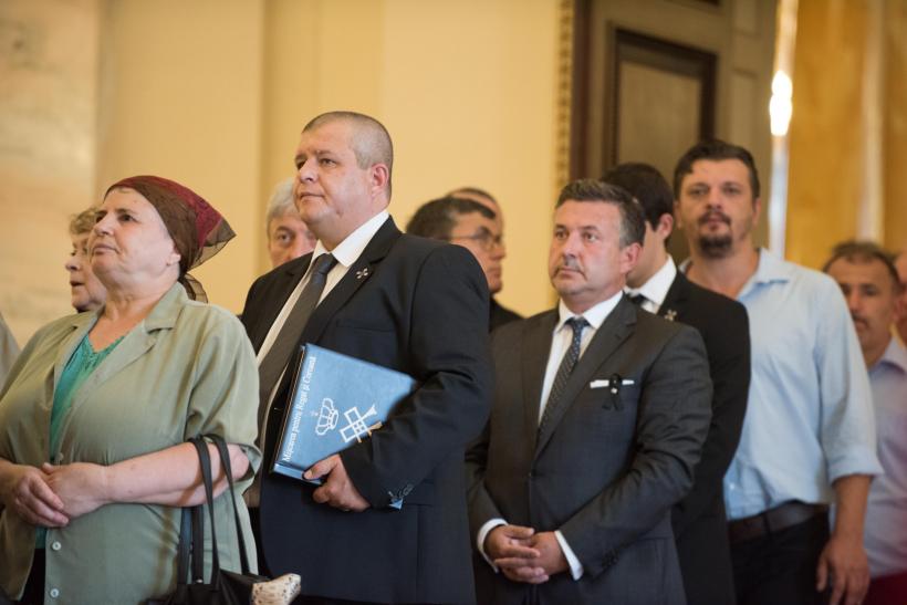 Iubitorii monarhiei şi-au luat rămas bun de la Regină 18545928