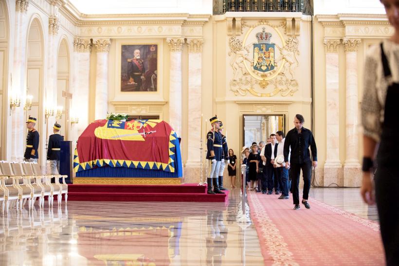 Iubitorii monarhiei şi-au luat rămas bun de la Regină 18545930