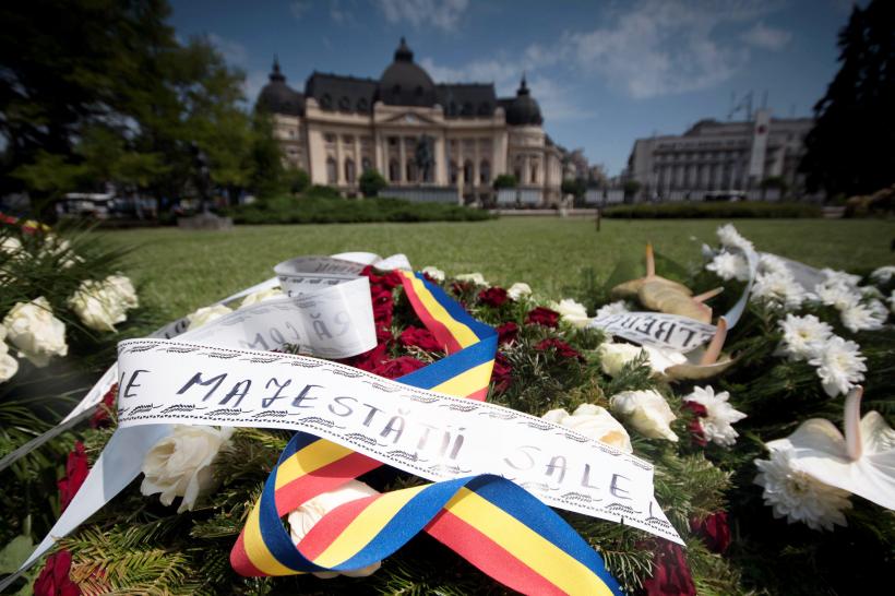 Iubitorii monarhiei şi-au luat rămas bun de la Regină 18545934