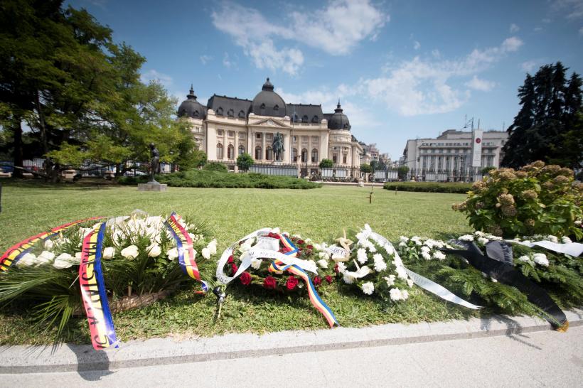 Iubitorii monarhiei şi-au luat rămas bun de la Regină 18545935