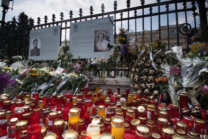 Iubitorii monarhiei şi-au luat rămas bun de la Regină 18545938