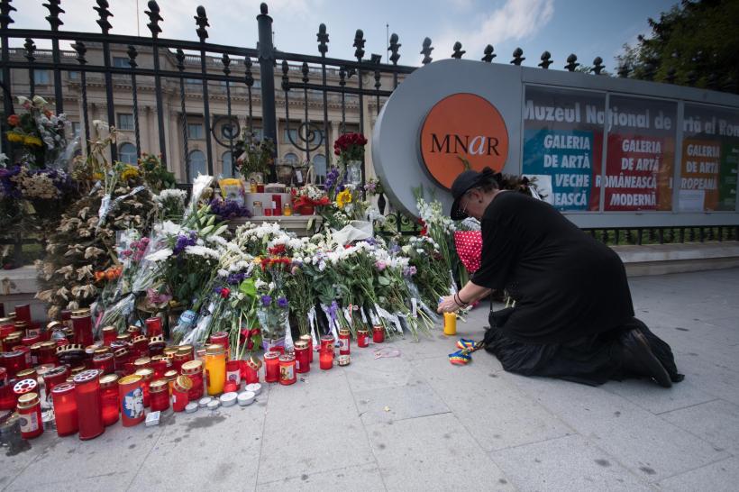 Iubitorii monarhiei şi-au luat rămas bun de la Regină 18545940