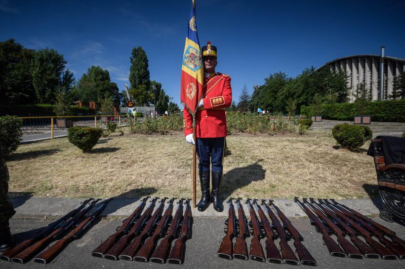GALERIE FOTO: Ziua Marinei în Bucureşti: Festivităţi în parcul Herăstrău 18546212