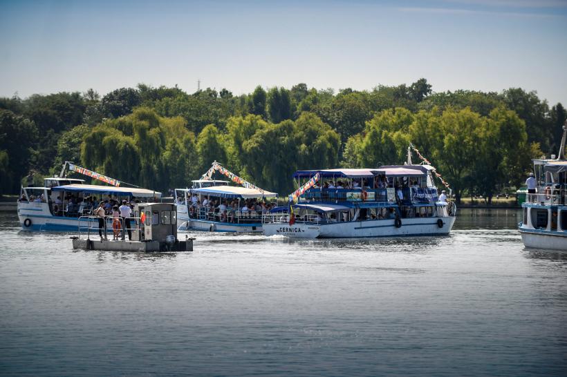GALERIE FOTO: Ziua Marinei în Bucureşti: Festivităţi în parcul Herăstrău 18546232
