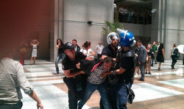 Poliţia turcă a efectuat percheziţii la tribunale din Istanbul (presă) 