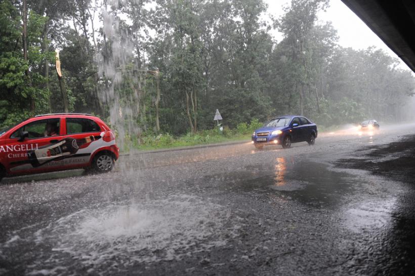 AVERTIZARE METEO - Cod Portocaliu de furtună pentru mai multe localități din Prahova și Dâmbovița