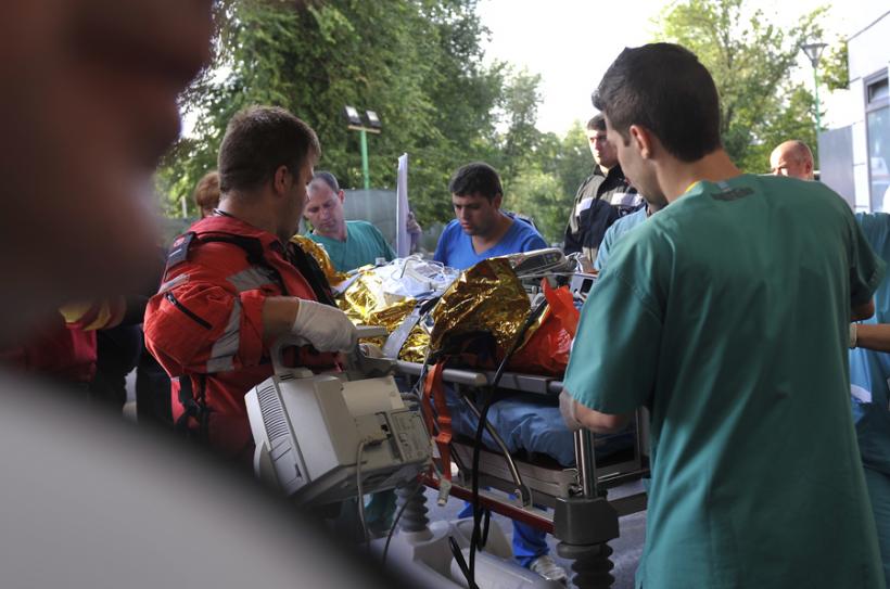 Răniţii în explozia de la Rafinăria Petromidia, transferaţi la spitale din Bucureşti 