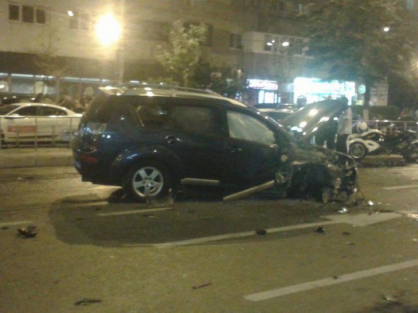 FOTO Accident GRAV în Capitală. Șapte masini avariate. Doua persoane rănite 