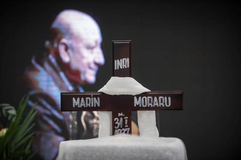 Câteva sute de oameni i-au adus un ultim omagiu actorului Marin Moraru, la TNB 