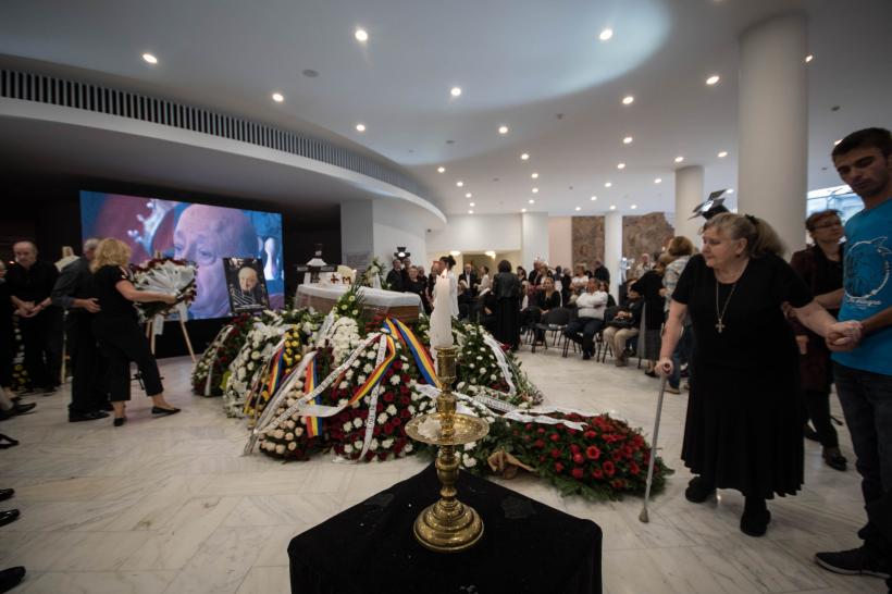 Câteva sute de oameni i-au adus un ultim omagiu actorului Marin Moraru, la TNB  18547209